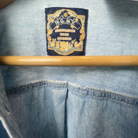 Short Sleeve Button-down Denim Shirt | Women’s Medium - Picture 3 of 5